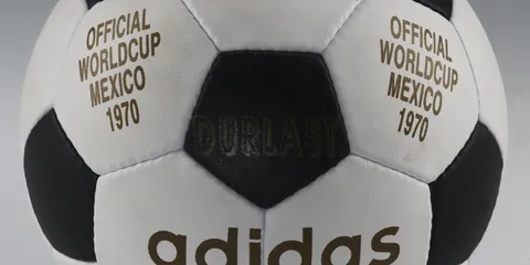 Por que a bola de futebol é branca