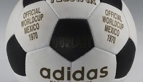 Por que a bola de futebol é branca